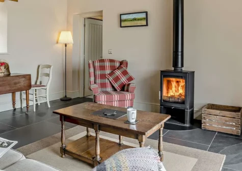 St Davids Bijou Retreat, Porthclais, is a cosy 1-bedroom cottage ideal for couples, offering a short walk to the coastal path with harbour and sea views. It's a short drive from the beach and the cathedral city, featuring a bishop's palace and shops.