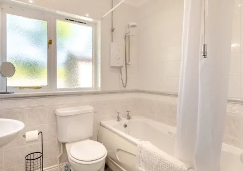 The bathroom at Stammers Retreat, Saundersfoot