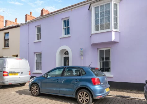 Stretton House is an attractive, historic townhouse, set at the heart of Tenby that's ideal for a large group