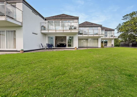 The patio, alfresco dining area & sharden garden at Summer Breeze, Saundersfoot