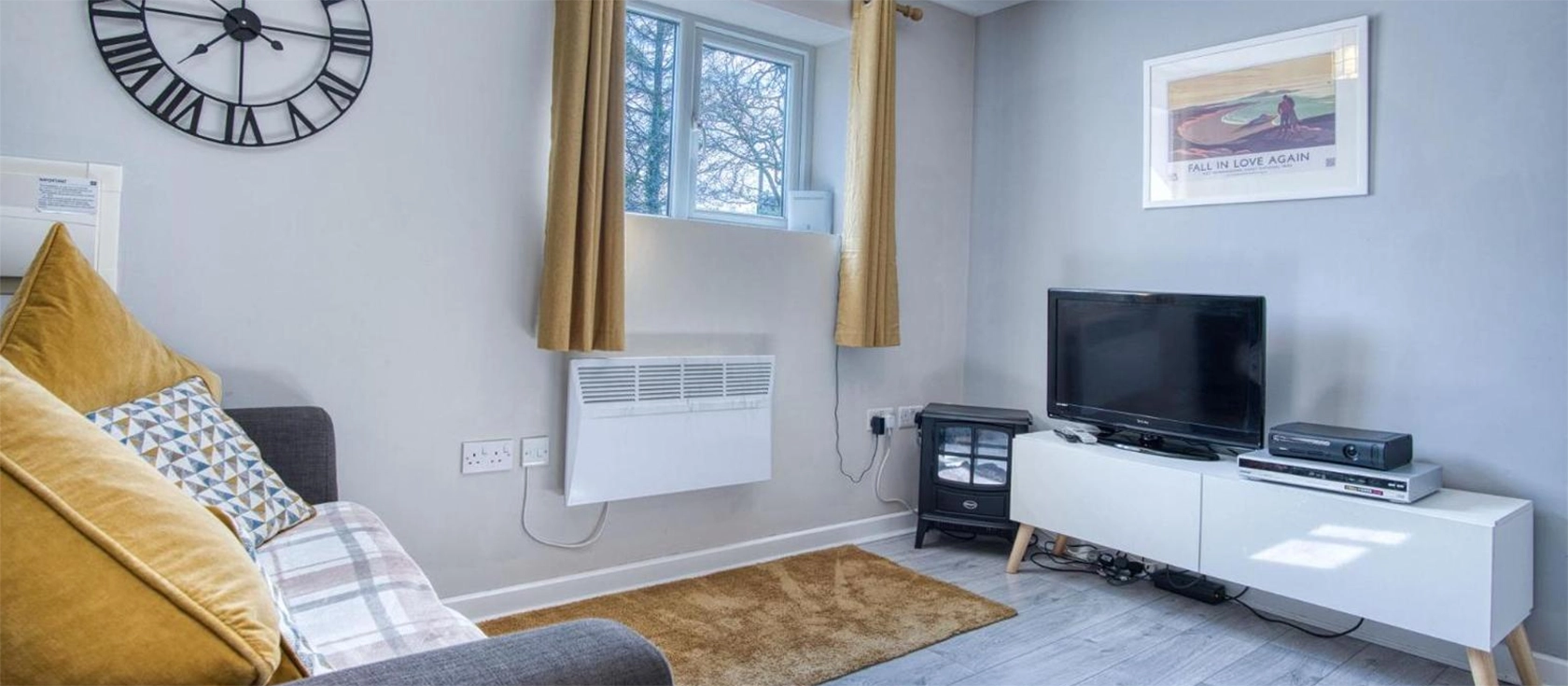 Sunflower Apartment, Redberth is a cosy 2-bedroom retreat near Tenby, perfect for families, with modern kitchen & tranquil natural surroundings. Perched on the edge of the quaint hamlet of Redberth, it's the perfect base for exploring Pembrokeshire.