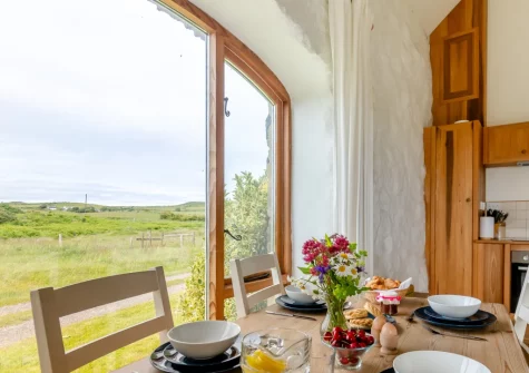 The dining area at Sunset Cottage, Trefasser