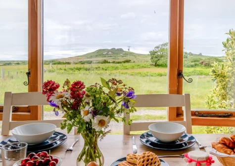 The dining area at Sunset Cottage, Trefasser