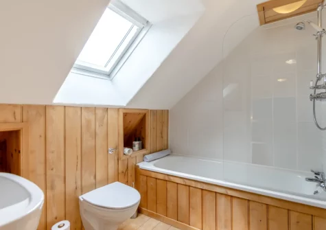Bedroom #1 en-suite bathroom at Sunset Cottage, Trefasser
