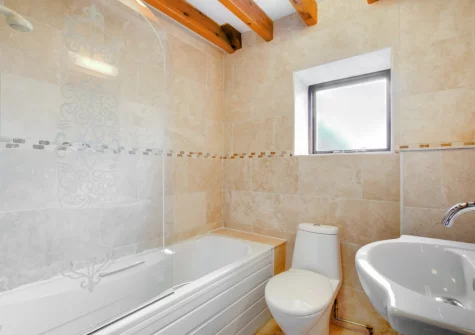 The bathroom at Swallow Cottage, Haverfordwest