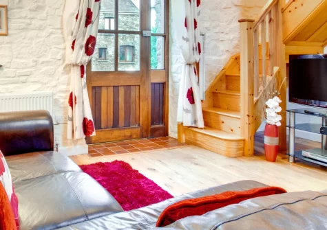 Swallow Cottage, Haverfordwest is a characterful three-bedroom farm cottage featuring exposed timber frames and vaulted ceilings, with a sunny patio, shared lawn with BBQ and play area, close to Pembrokeshire's stunning beaches and coast.