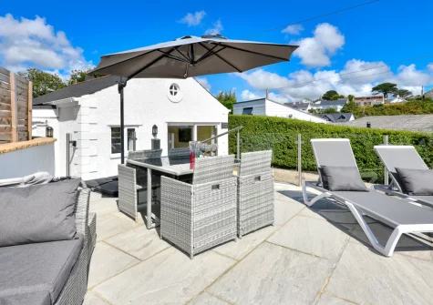 The enclosed patio, alfresco dining & outdoor sitting area at Tafliad Carreg, Abersoch