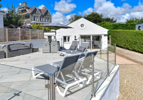 The enclosed patio, alfresco dining & outdoor sitting area at Tafliad Carreg, Abersoch