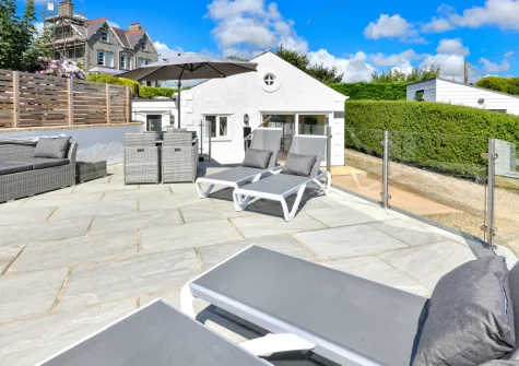 The enclosed patio & outdoor sitting area at Tafliad Carreg, Abersoch