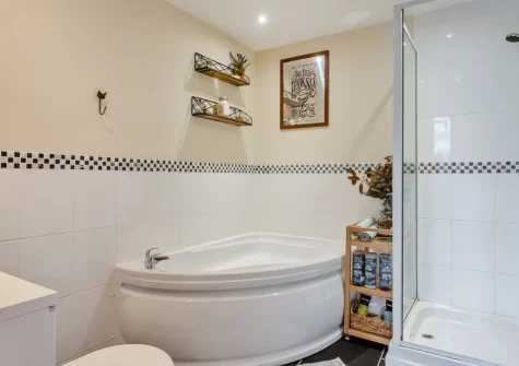 The bathroom at Tal-Y-Waun, Capel Curig
