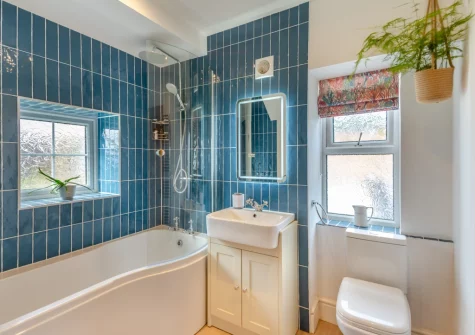The bathroom at Talafon, Pencaenewydd