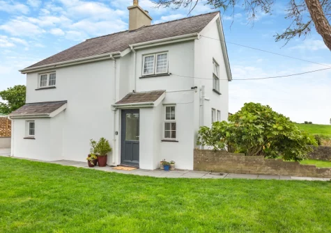 Talafon is a charming cottage nestled in the picturesque countryside in Pencaenewydd