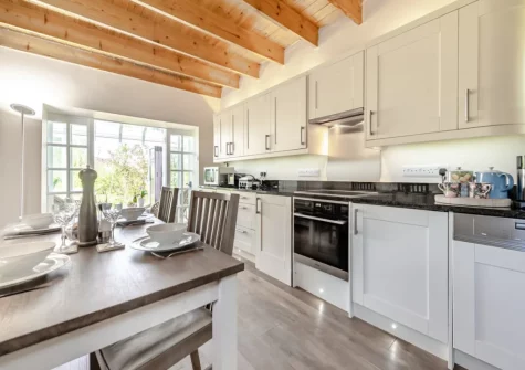 The kitchen & dining area at Tan y Castell Cottage, Llan-mill