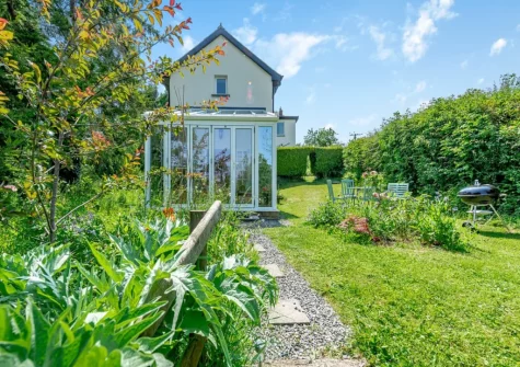 The lawned garden, barbecue & alfresco dining area at Tan y Castell Cottage, Llan-mill