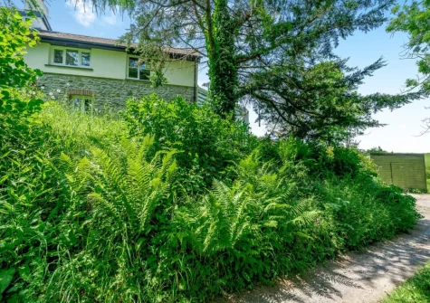 Accessed by a rough track, Tan Y Castell Cottage offers the perfect escape from