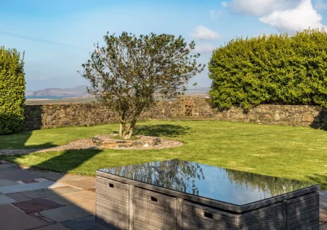 The patio, alfresco dining area & enclosed lawned garden at Temple House, Square and Compass