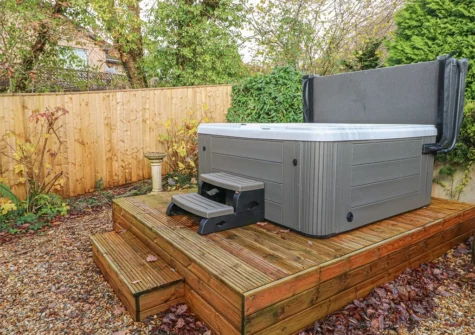 The hot tub at The Briars, Wisemans Bridge