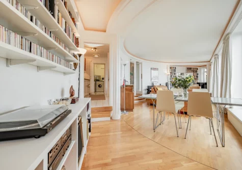 The living & dining area at The Gazebo, Little Haven