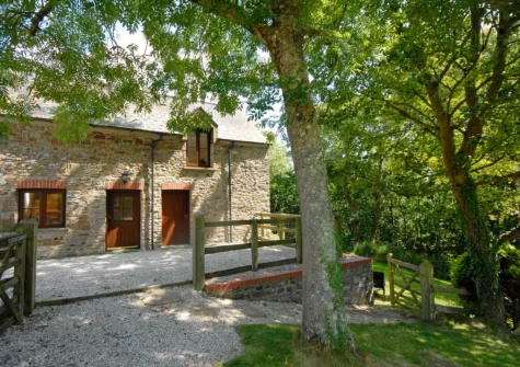 The Hayloft is a lovely private hideaway surrounded by 107 acres of private woodland & rolling farmland