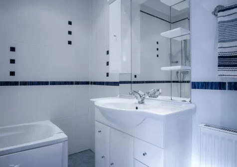 The bathroom at The Light On The Water, Tenby
