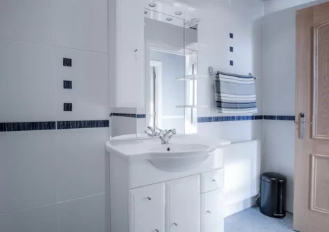 The bathroom at The Light On The Water, Tenby