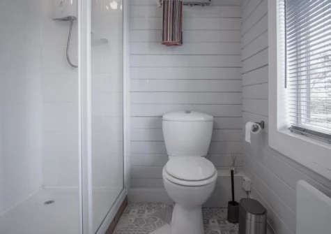 The bathroom at The Lodge At Sheepswalk Farm, Amroth