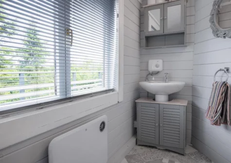 The bathroom at The Lodge At Sheepswalk Farm, Amroth
