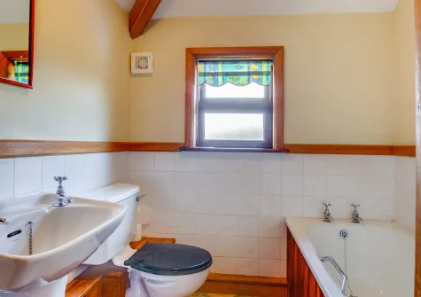The first floor bathroom at The Lodge, Llanfaglan