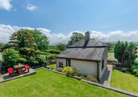 The terraced lawn garden, patio & alfresco dining area at The Lodge, Llanfaglan