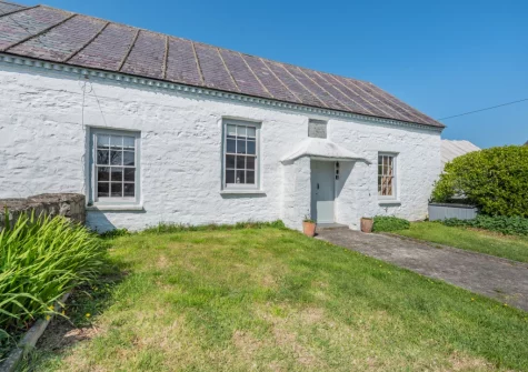 The Old Chapel is a quaint cottage with original features, et in the small hamlet close to the historic city of St Davids