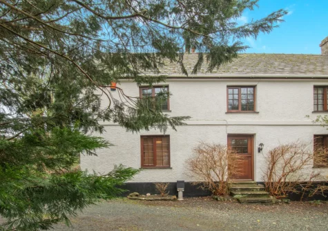 The Old School House is close to the charming resorts of Little Haven, Broad Haven and the Pembrokeshire Coast Path