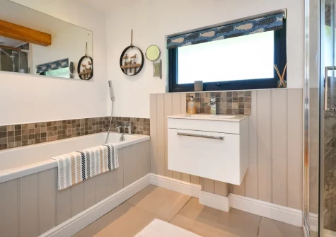 The bathroom at The Stables, Abererch