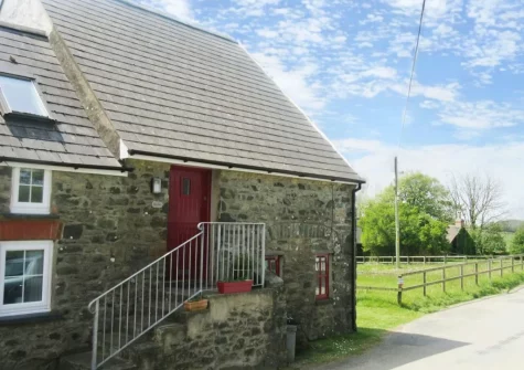 The Steps is Designed as an upside-down cottage, with the light and airy open-plan living space upstairs