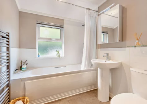 The bathroom at The Sycamores, Narberth