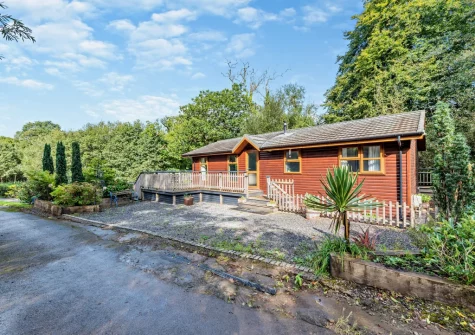 The Sycamores is a beautiful holiday lodge located on a small, tranquil holiday site with a lake and nearby golf course