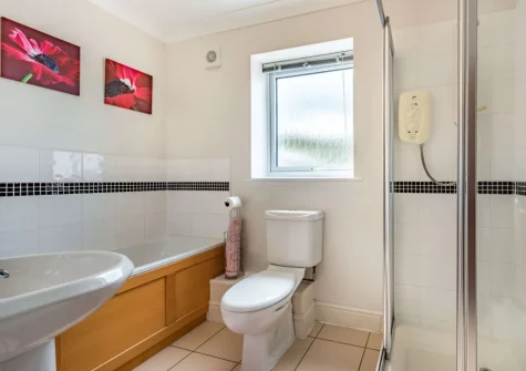 The bathroom at Tickled Pink at 14 Freshwater Bay, Freshwater East