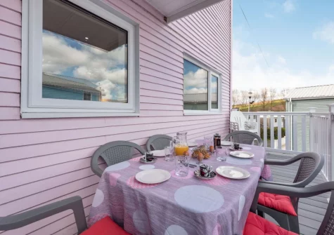 The front verandah & alfresco dining area at Tickled Pink at 14 Freshwater Bay, Freshwater East