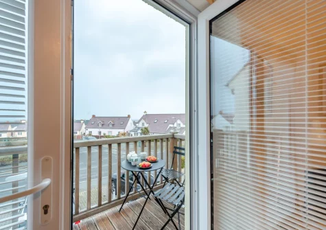 The balcony & outdoor sitting area at Tide View, Broad Haven