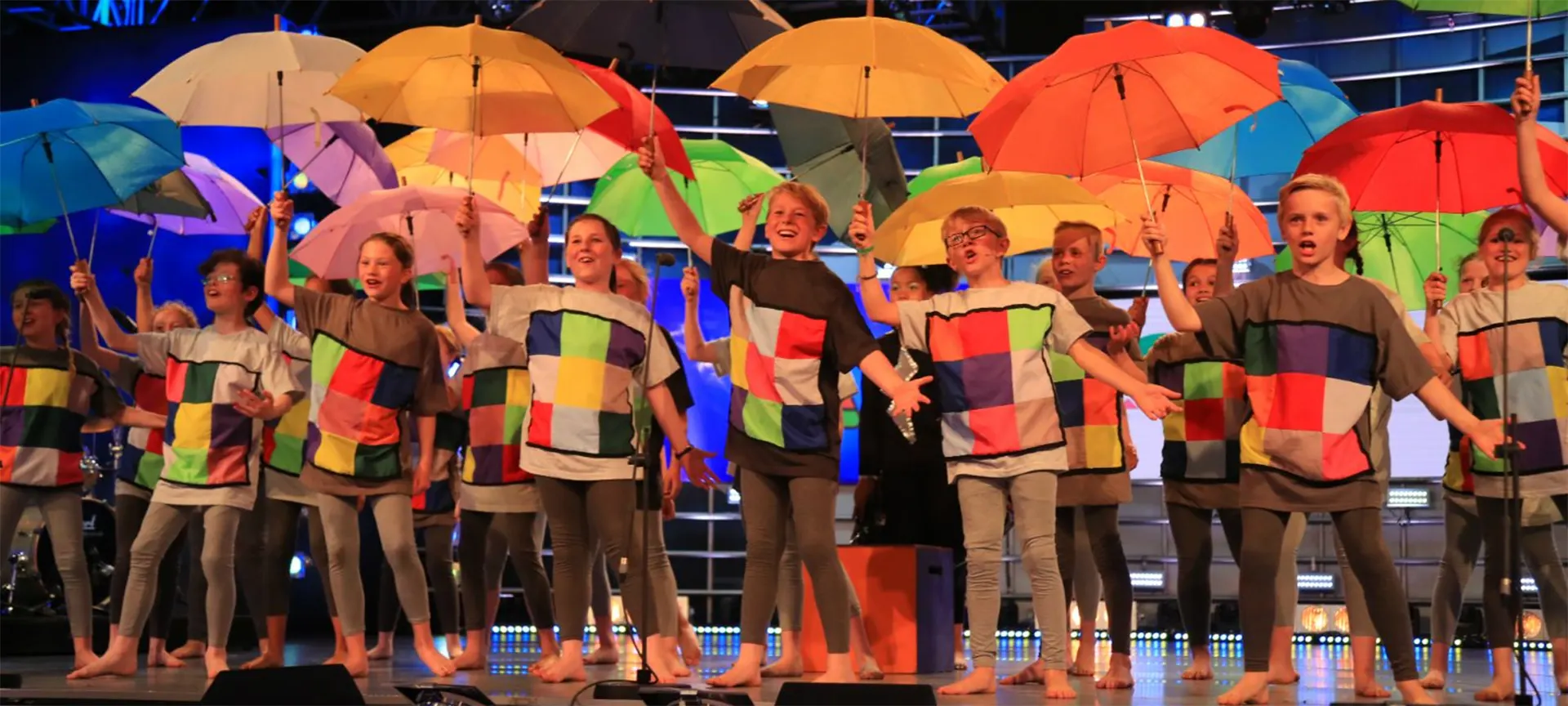 The Urdd National Eisteddfod is a competitive festival with over 15,000 children and young people under the age of 25 competing during the Eisteddfod week in various competitions such as singing, dancing and performing. They are the elite few from around 40,000 competitors across Wales who have won their place following local and regional rounds held in the spring months leading up to the Eisteddfod.