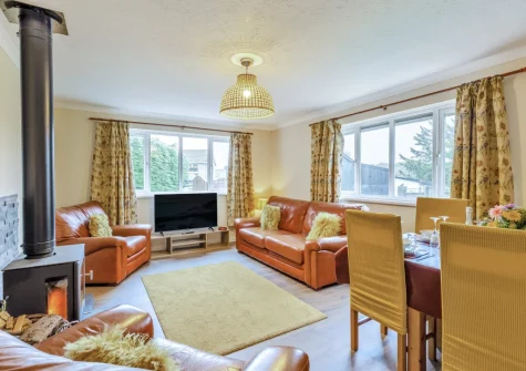 The living & dining area at Tree Tops, St Florence