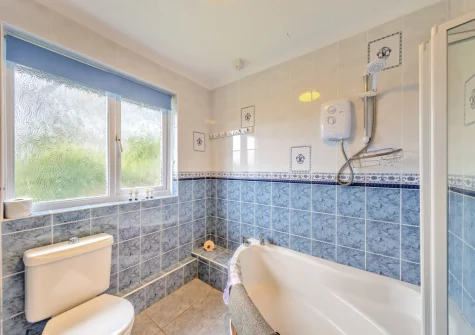 The bathroom at Tree Tops, St Florence