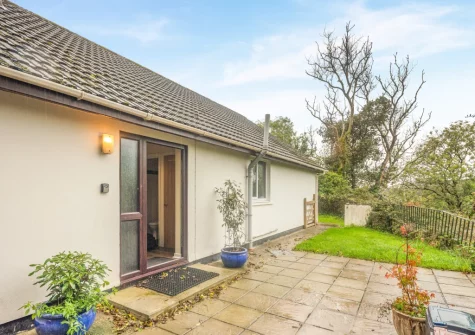 Tree Tops is a beautiful countryside cottage with private hot tub, perfectly located for exploring the Pembrokeshire coast