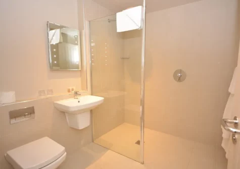 Bedroom #1 en-suite at Turnstone Apartment, Saundersfoot