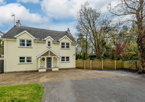 Twmbarlwm is a large Tenby holiday home with allocated parking