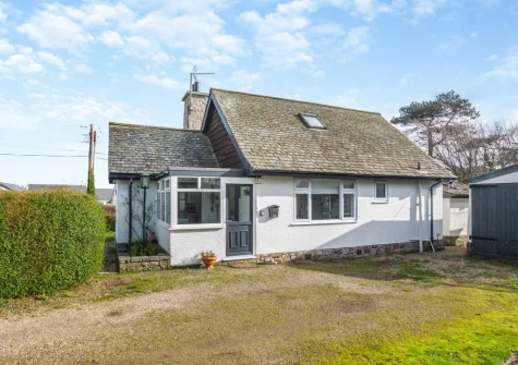 Ty Adda is nestled on the outskirts of Abersoch with panoramic sea vistas across Cardigan Bay