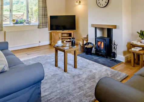 Ty Carreg Rowen is a beautiful detached stone house with a lawned garden, games garage and stunning mountain views, perfectly placed for exploring Snowdonia's peaks, lakes, castles and coastline with family, friends and walking companions.