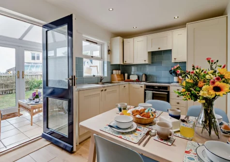 The kitchen & dining area at Ty Del, Broad Haven