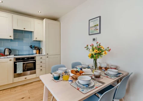The kitchen & dining area at Ty Del, Broad Haven