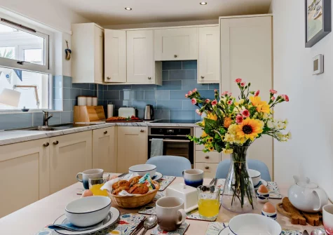 The kitchen & dining area at Ty Del, Broad Haven