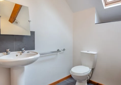 The bathroom at Ty Gwair, St Anns Bethesda